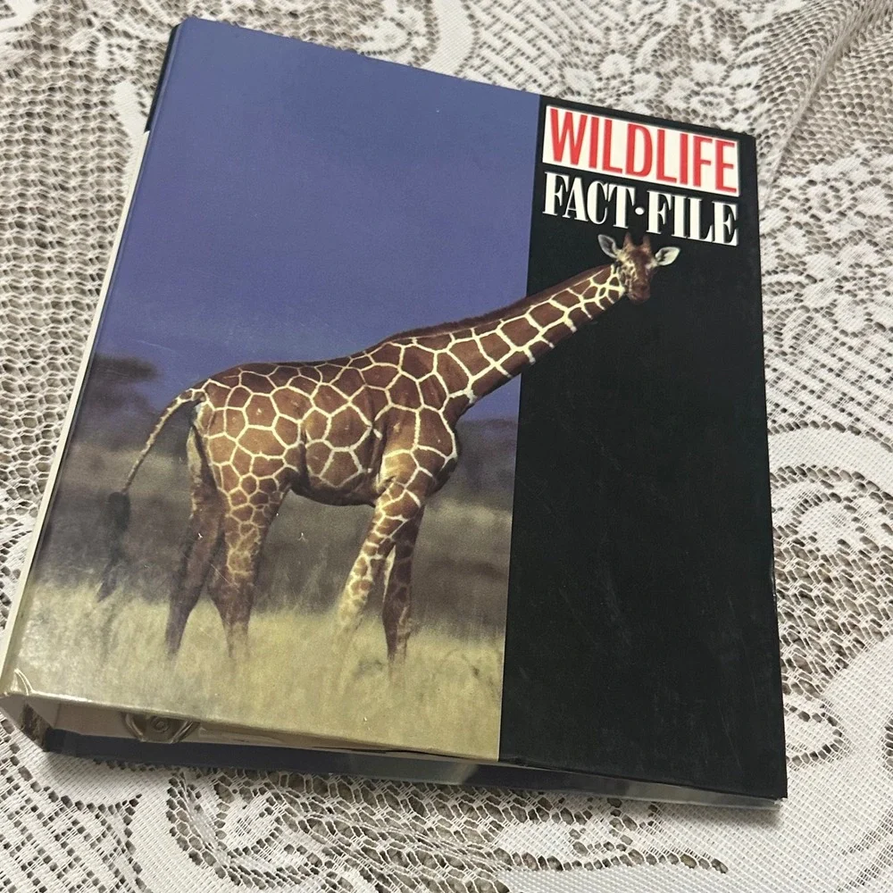 Wildlife Fact-File Binder Educational Animal Reference Book Excellent Tabbed